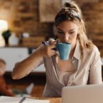 من Etsy إلى إدارة المحتوى: دليل أفضل وظائف عن بعد من المنزل